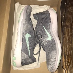 Women’s Nike free flyknit 2